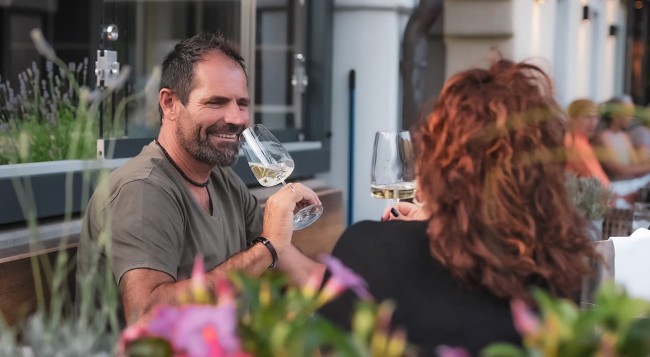 Wein trinken beim Genussurlaub im Hotel Kaprunerhof
